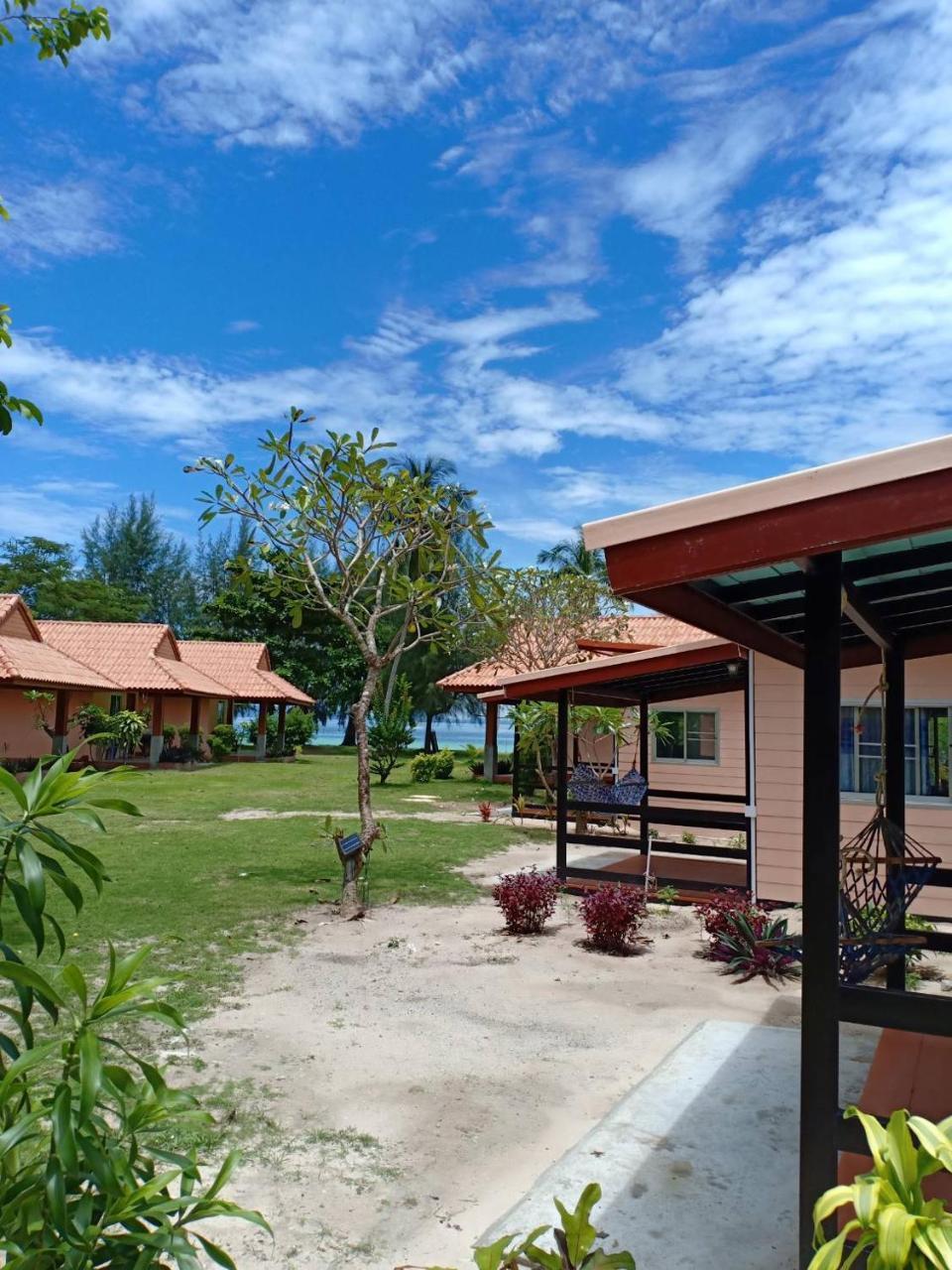 Koh Ngai Kaimuk Thong Resort Екстериор снимка